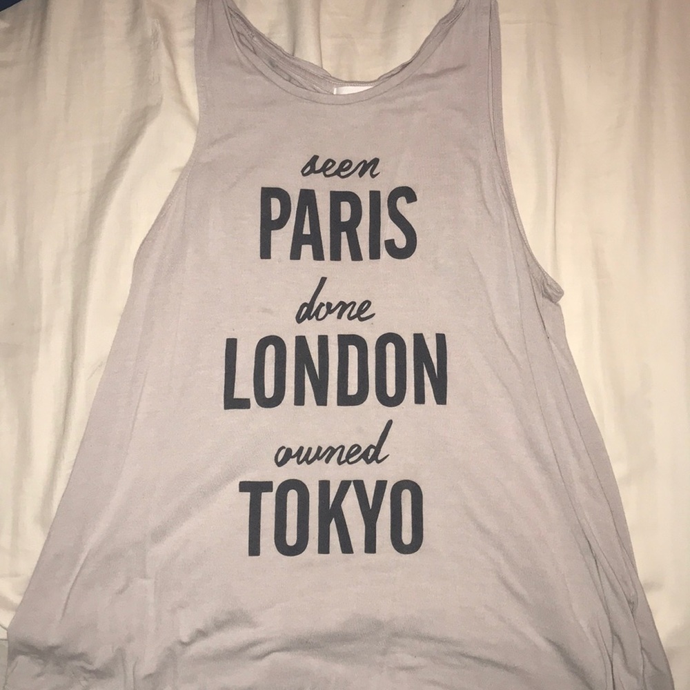 Old Navy gray top w/ words